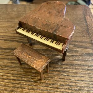 Renwal GRAND PIANO With Bench Vintage Dollhouse Furniture Plastic Miniature 1:16